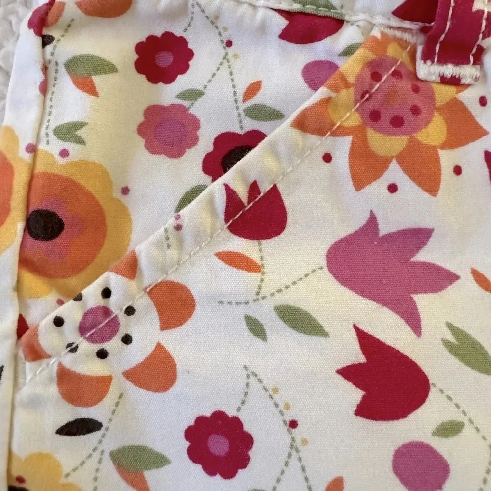 Gymboree girls 5 spring floral design with 2 front pockets 💯 % cotton zipper.